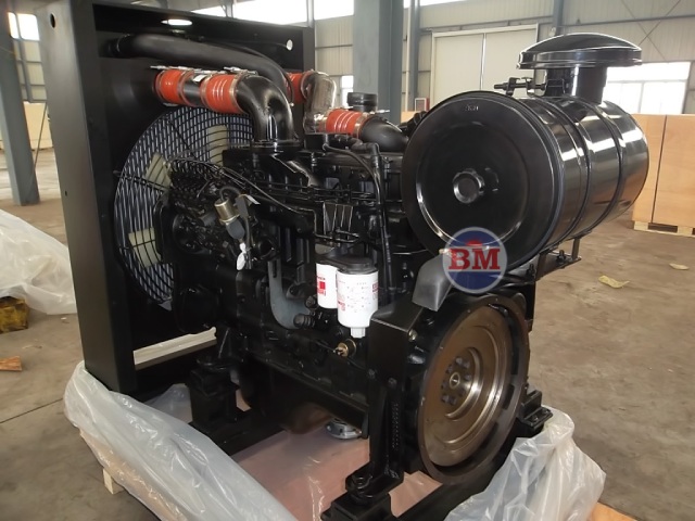 Máy phát điện Cummins 330kVA C330D5B được trang bị động cơ diesel Cummins 6LTAA9.5-G1 mạnh mẽ